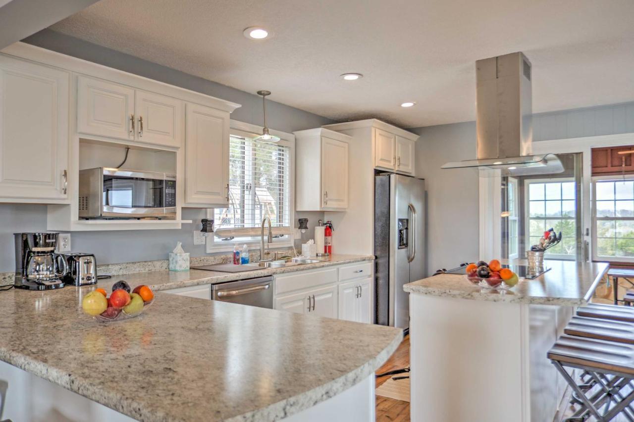 Monticello Home With Multi-Level Deck On 2 Acres! المظهر الخارجي الصورة